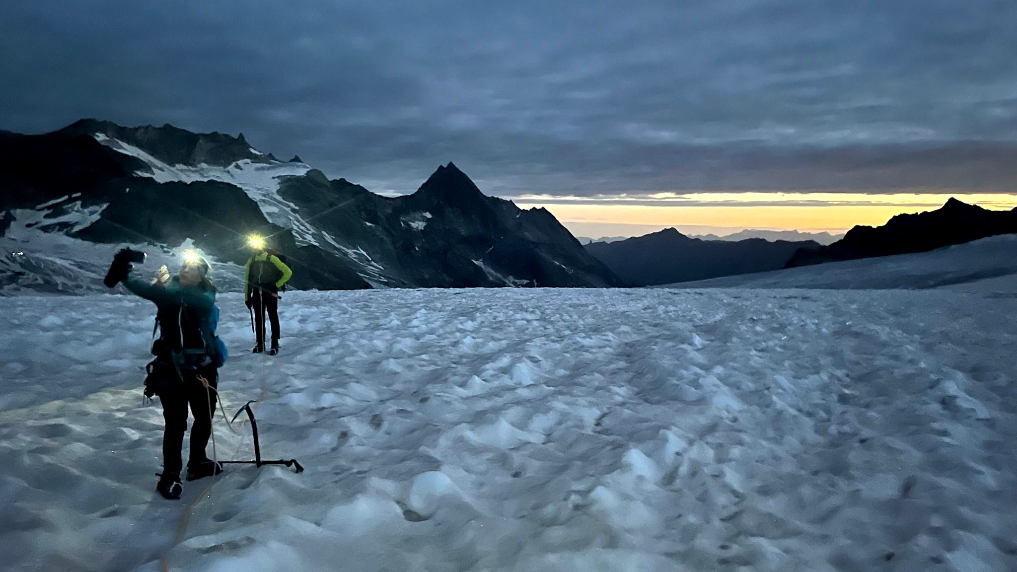 Früher Aufbruch - über den Gletscher aufwärts zur Tète Blanche.