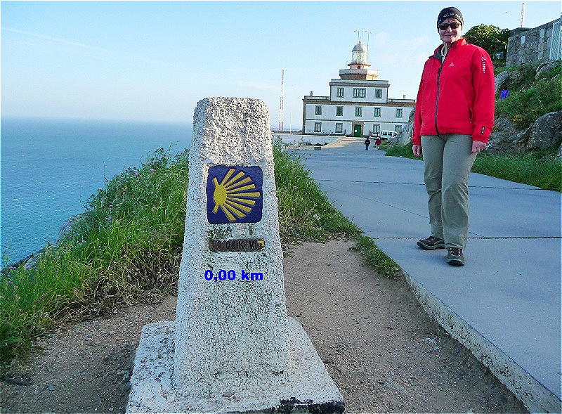 Kilometerstein 0,00
Unmittelbar vor dem Gebäude des alten Observatoriums. Hier am Ende der "Alten Welt" endet auch der Jakobsweg