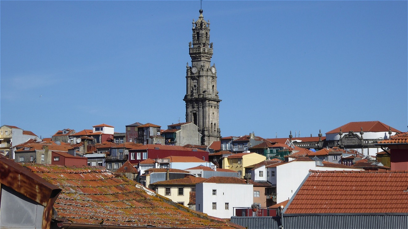 Portos Wahrzeichen - der "Torre dos Clérigos"