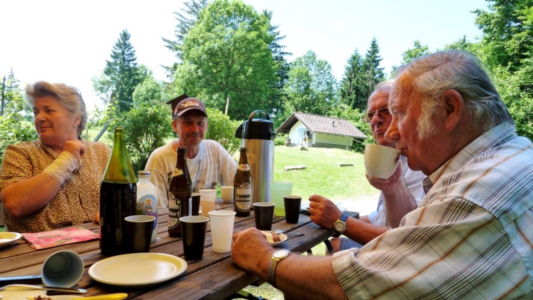 2013_07_02 Schlossbergjause - Bewirtung durch Rosi