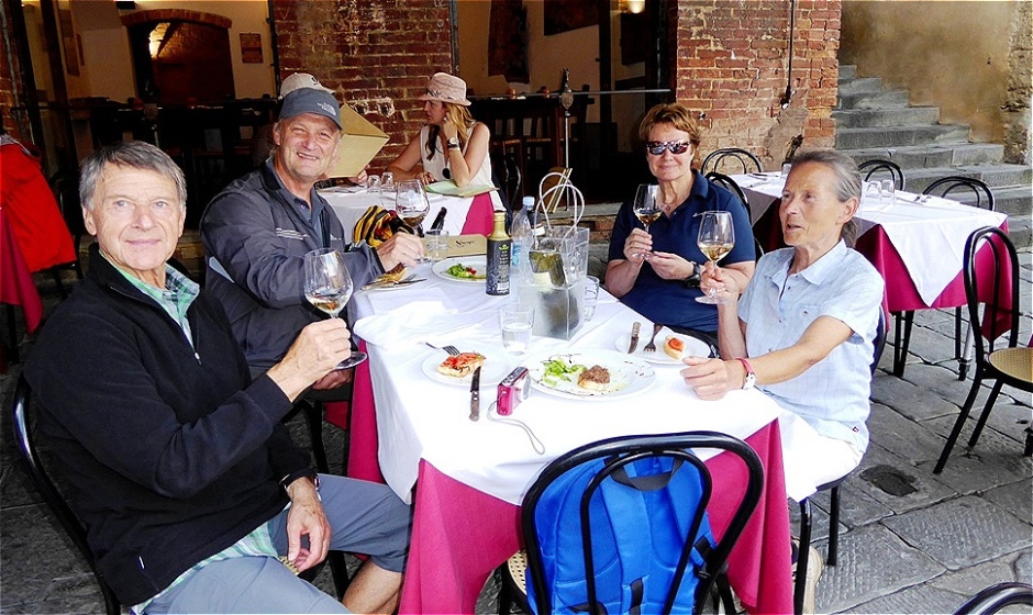 Im Schatten auf der Piazza del Campo
mit einem Glas kühlem Sangiovese !