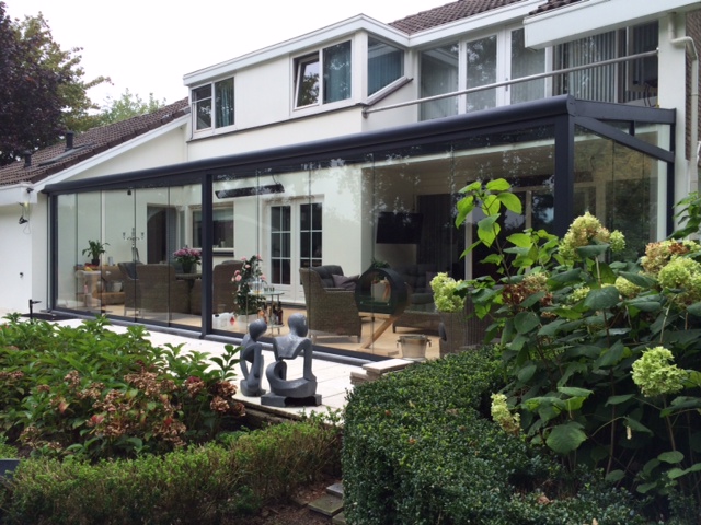 https://0501.nccdn.net/4_2/000/000/08a/653/171_gumax_terrasoverkapping_modern_mat_antraciet_met_glazen_schu.jpg