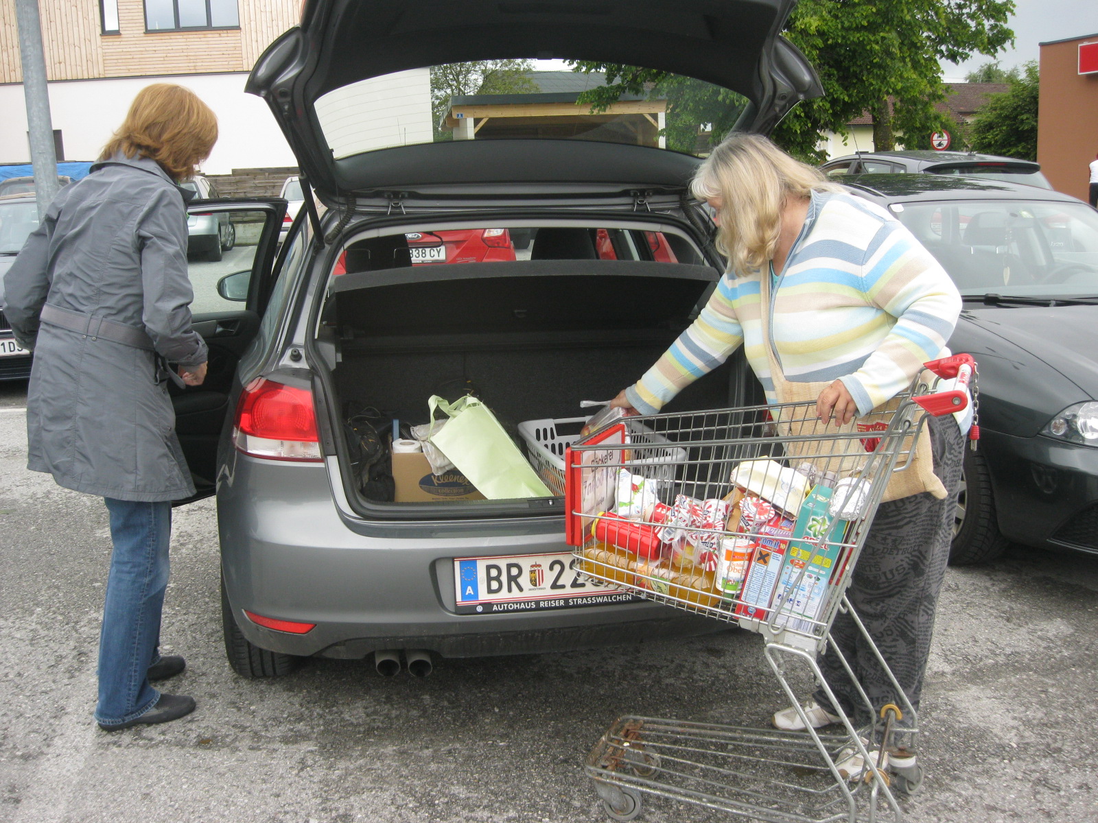 Fahrdienst zum Einkaufen. In Lengau gibt es leider kein Geschäft mehr.