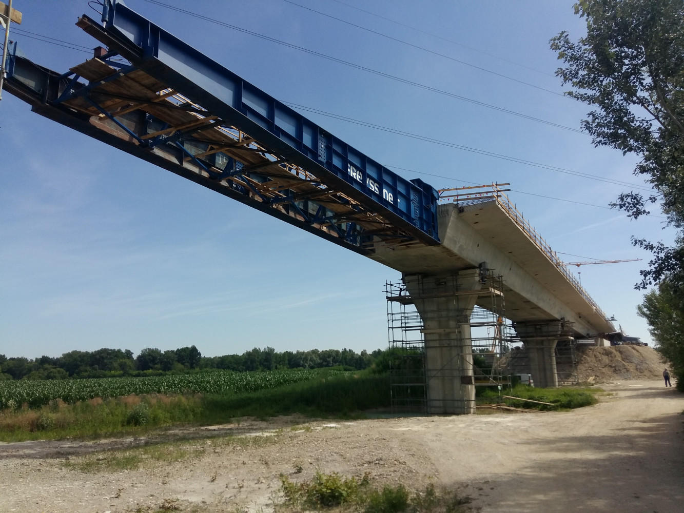 Narivanje in prednapenjanje prekladne konstrukcije viadukta Sejanca, HC Ormo  Ptuj (2019)